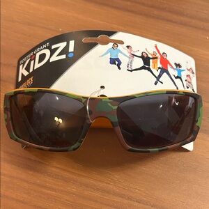 Foster Grant Kidz Green Camo Sunglasses